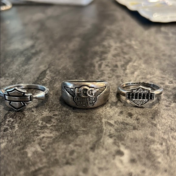 HD Women's Rings - Picture 3 of 5